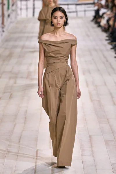 Look 3